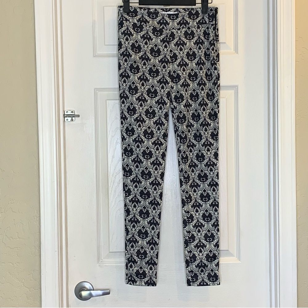 Must Have Geometric Print Skinny Pants Size Small Black and White